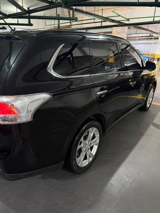 MITSUBISHI OUTLANDER 3.0 GT 4X4 V6 24V GASOLINA 4P AUTOMÁTICO MITSUBISHI OUTLANDER 3.0 GT 4X4 V6 24V GASOLINA 4P AUTOMÁTICO